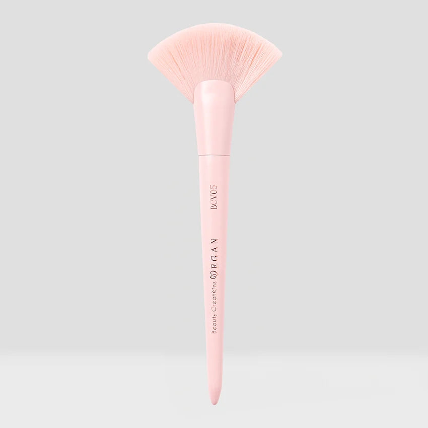 Brocha Vegana -BCV05- Powder Fan Brush